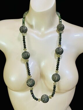VTG AUSTRIAN CRYSTAL HUGE CHUNKY OIL SLICK ETCHED STATION BEADED DRAMATIC NECKL